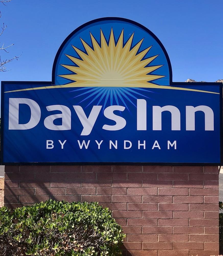 Days Inn & Suites By Wyndham Page Lake Powell מראה חיצוני תמונה
